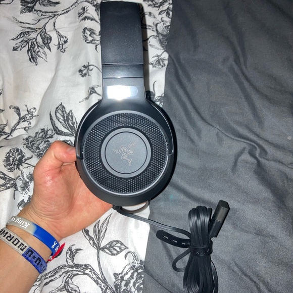 Gaming Headphones BRAND NEW wires never even uncoiled , $69.99 in store - Picture 4 of 6